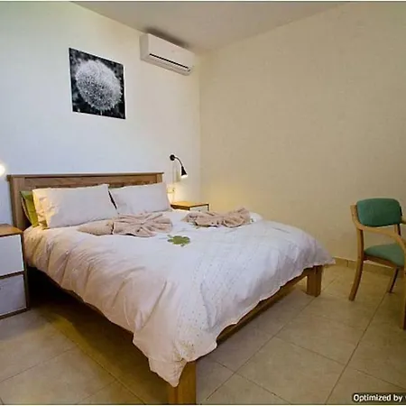 25 Sea Views, Pool,games,hot Tub, Office With Computer+ Wifi فيلة *