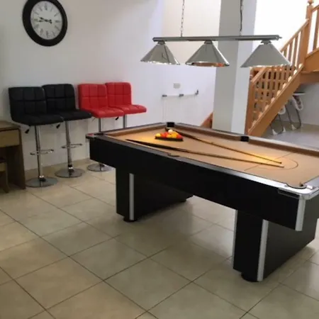 25 Sea Views, Pool,games,hot Tub, Office With Computer+ Wifi